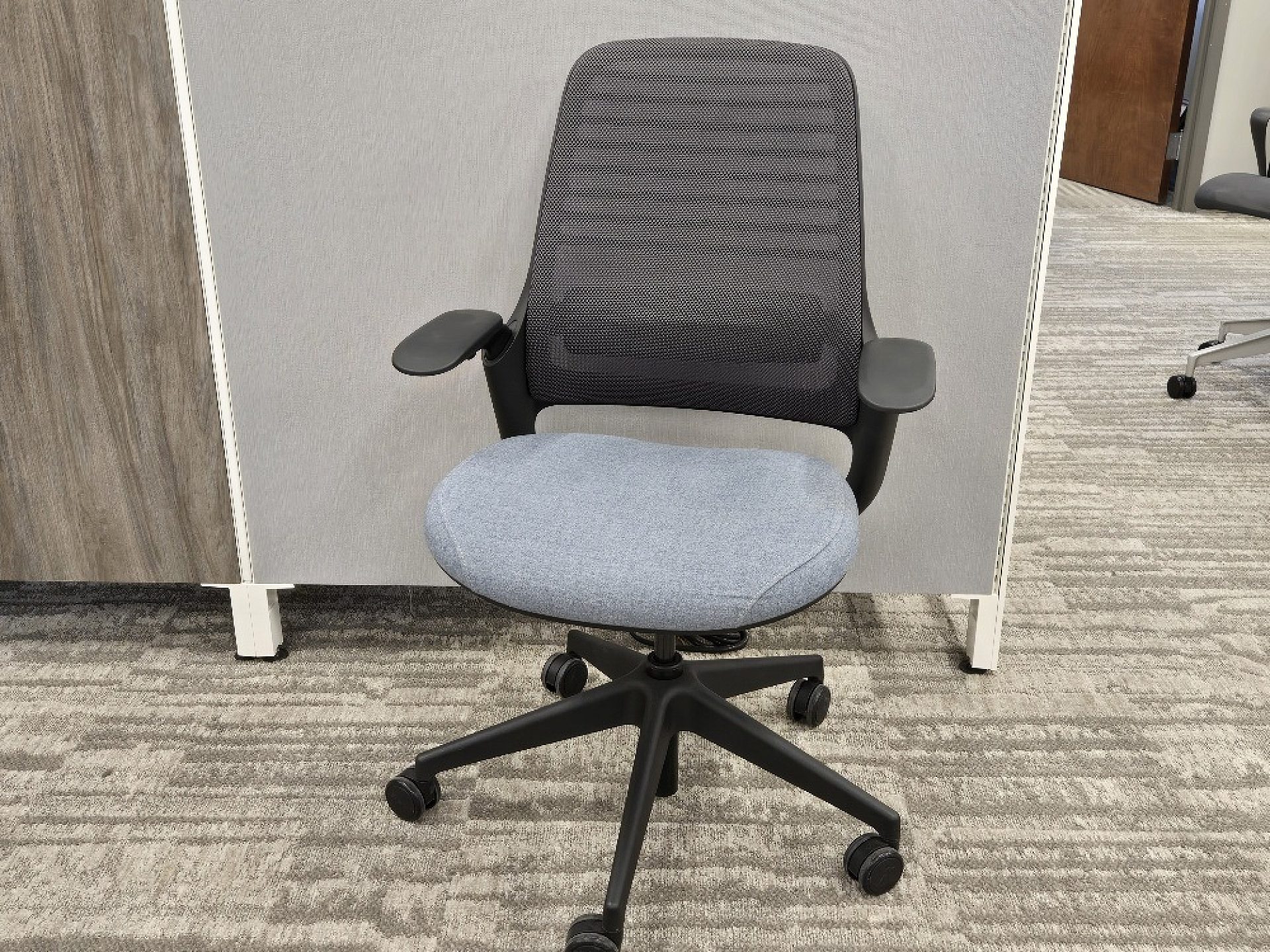 SC black mesh blue seat