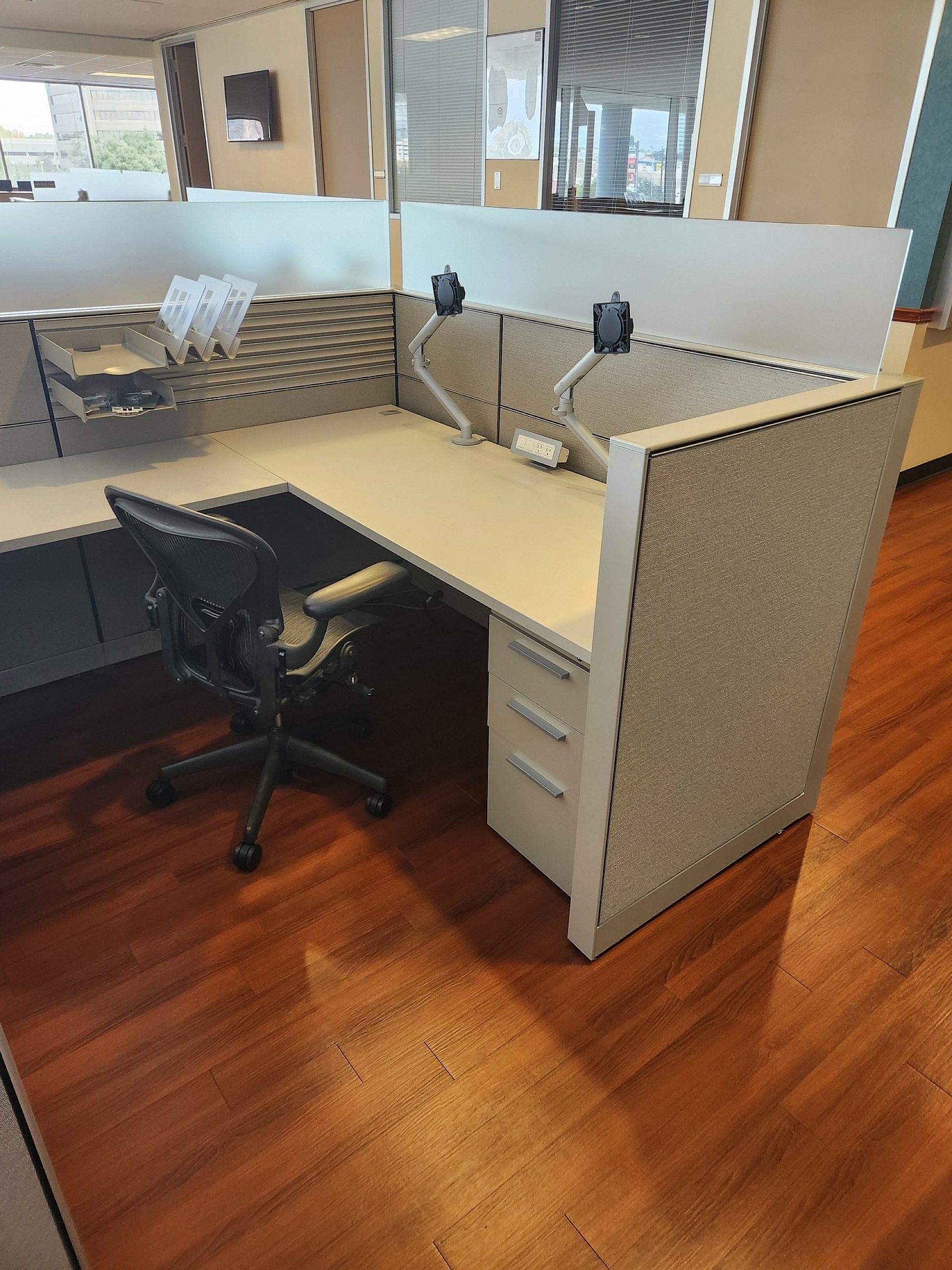 Herman miller canvas workstation used 3